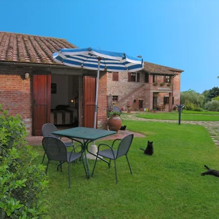 Rosehip With Shared Pool Apartman